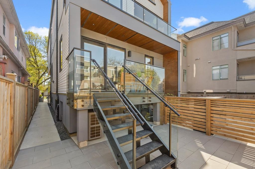 listing image 1106418330902400722