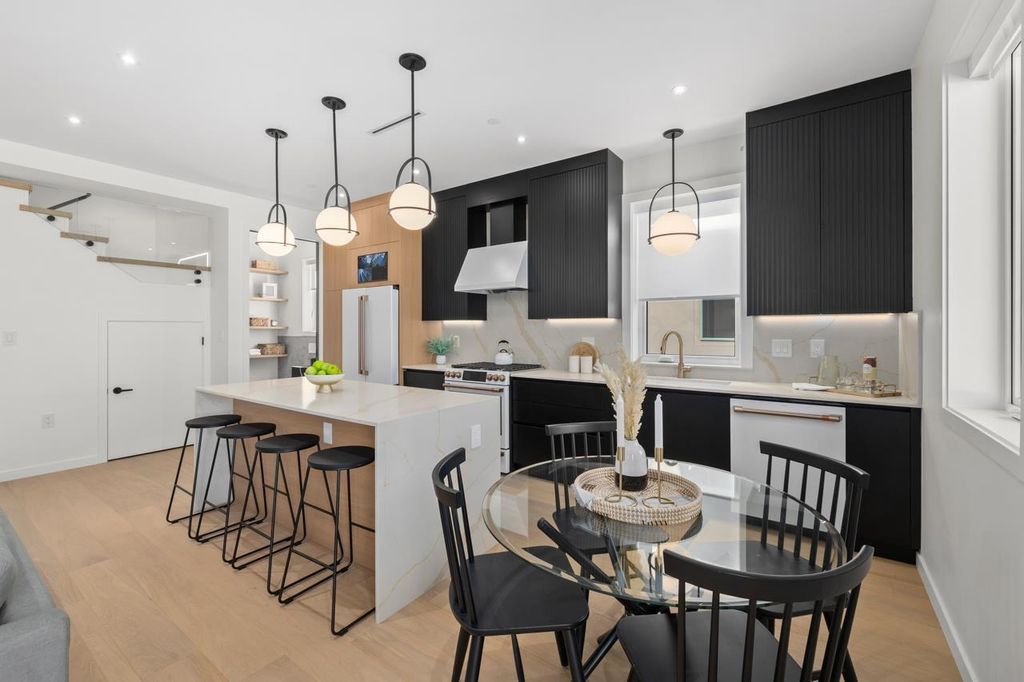 listing image 1103875205703145270