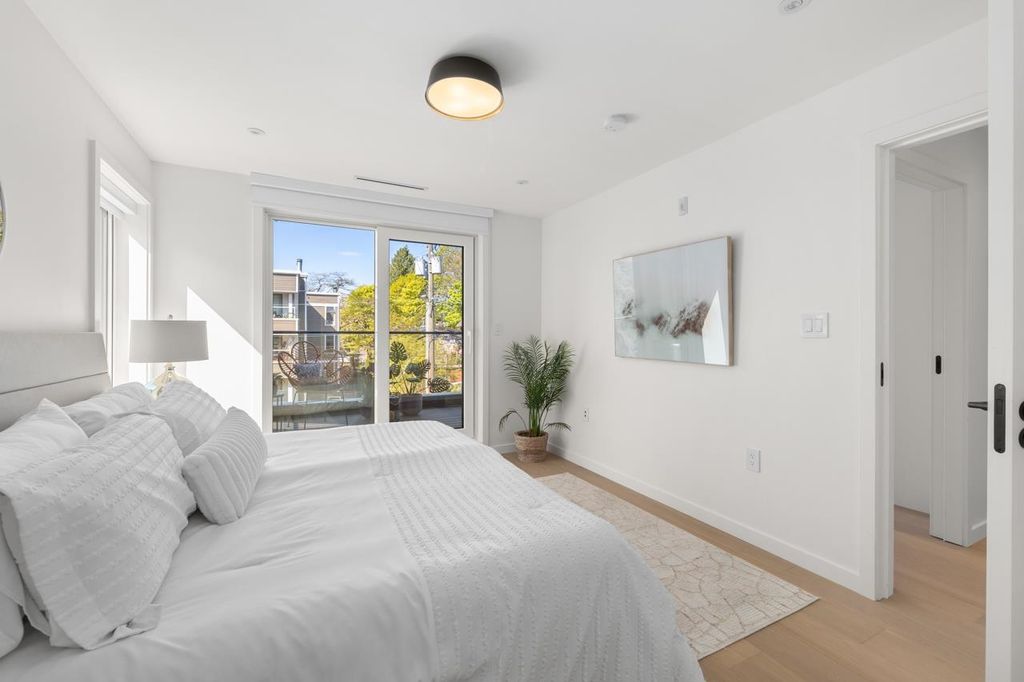 listing image 1102732865337358811