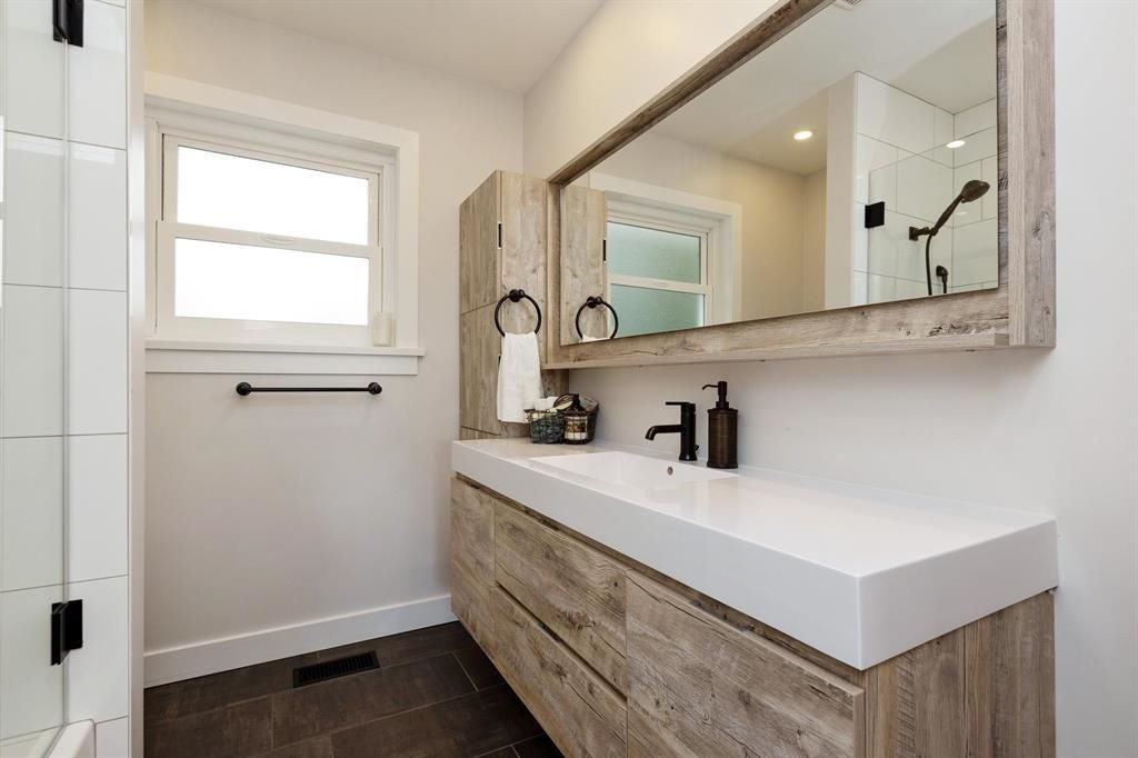 listing image 1101228921196561737