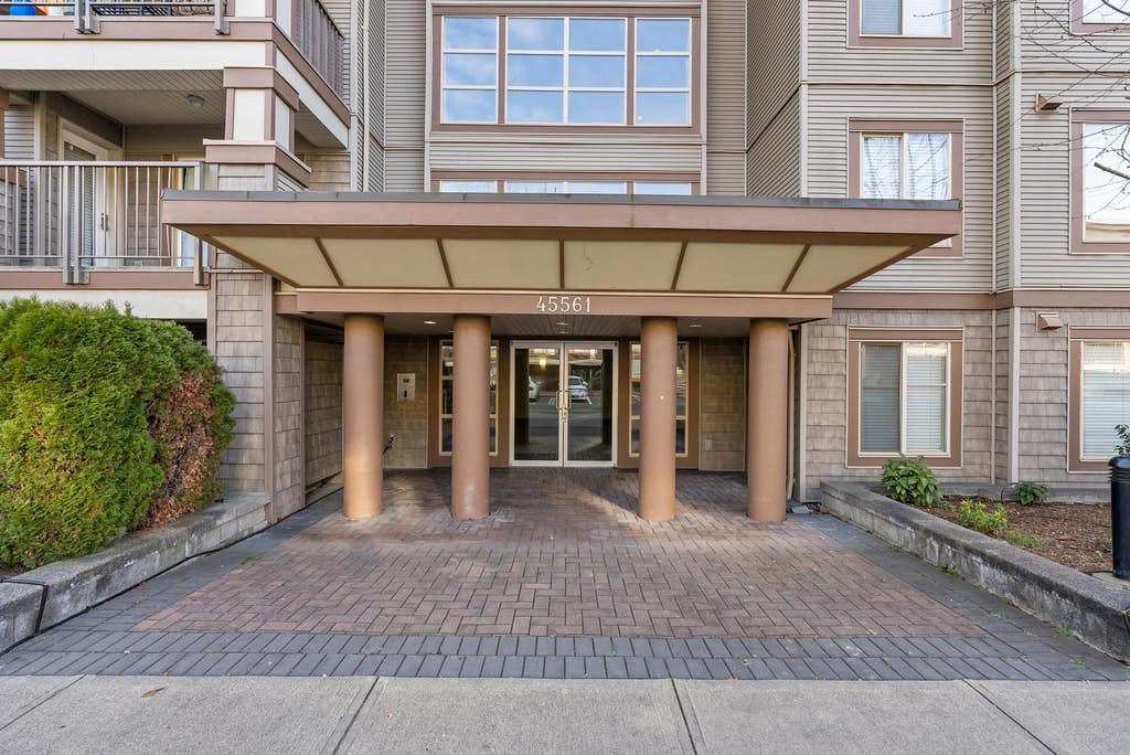 Photo of 45561 Yale Road #203, Chilliwack, BC V2P 0A8 (MLS # R3147902)