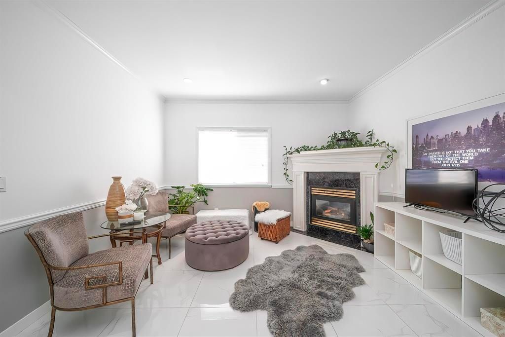 listing image 1101353420541854639