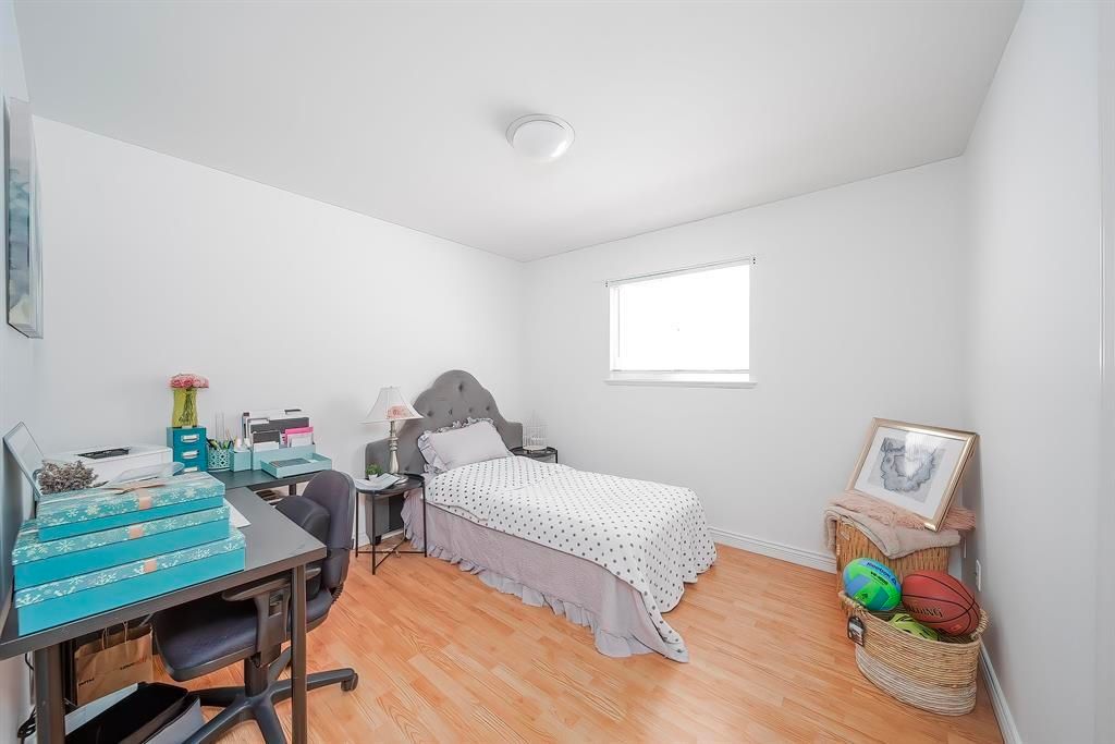 listing image 1102801855695104943