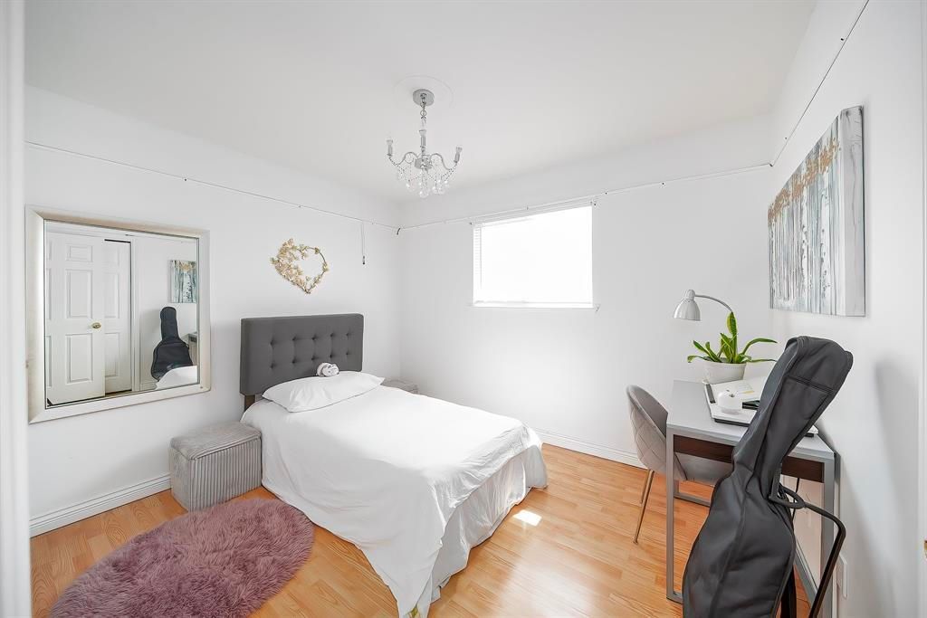listing image 1101160903295519809