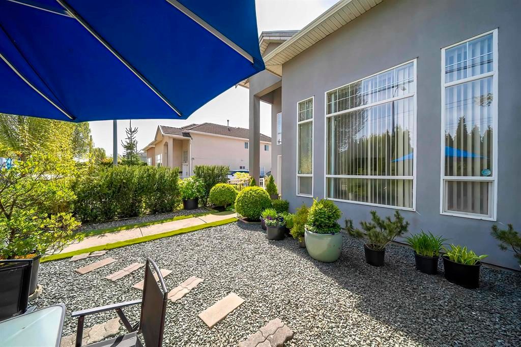 listing image 1106475759909905796