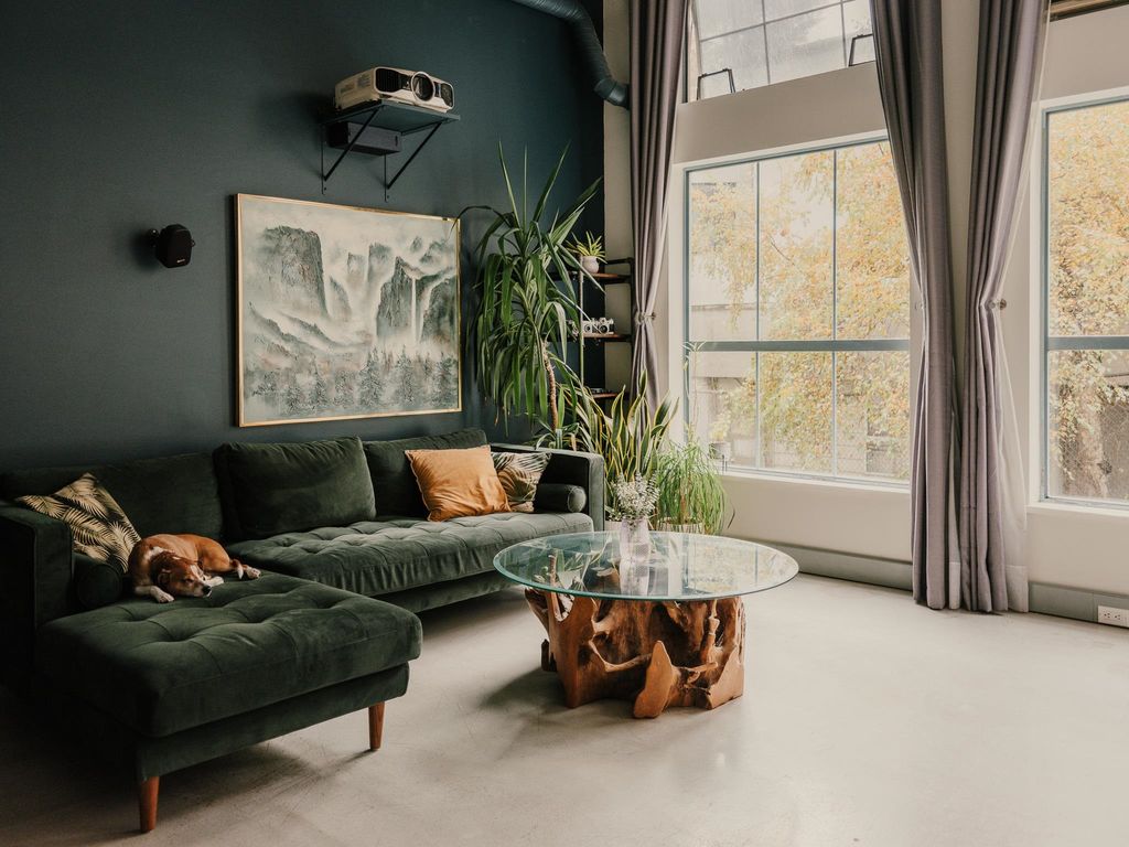 listing image 1104546193645881392