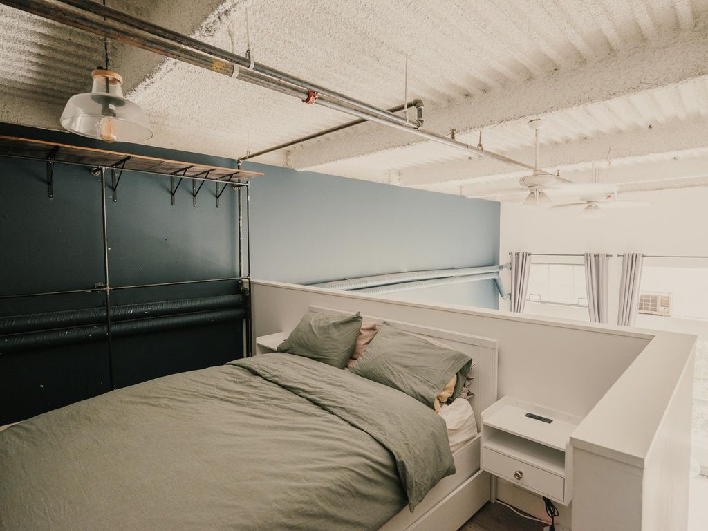 listing image 1108216477756295684