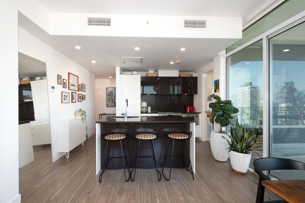 listing image 1107901671737761512