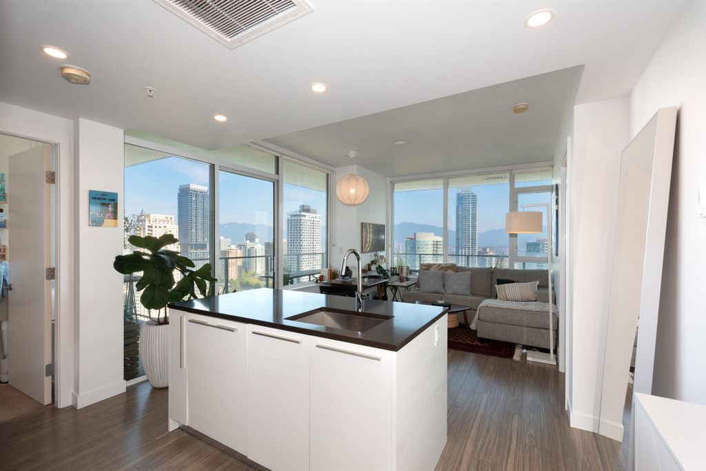 listing image 1101933419797957984