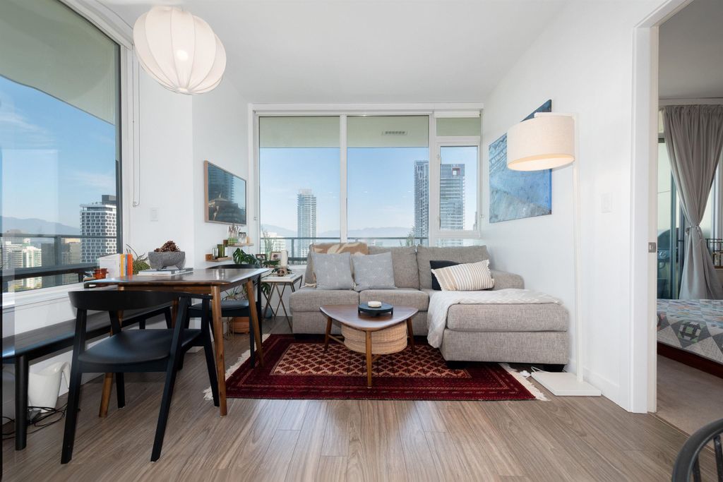 listing image 1101321439185257401