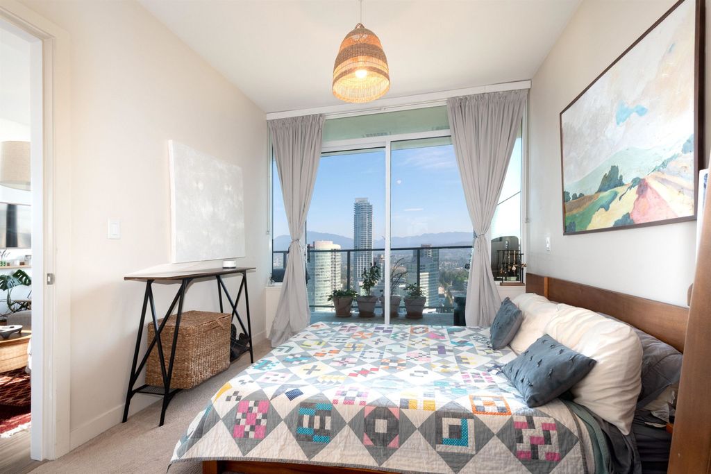 listing image 1108193282752582609