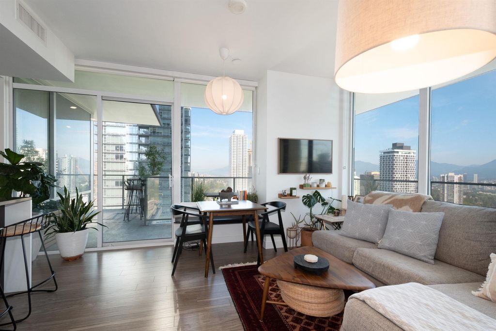 listing image 1102420961097741539