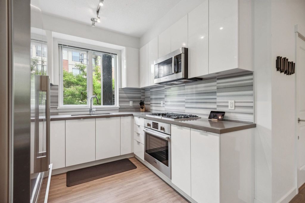 listing image 1108995691972199558