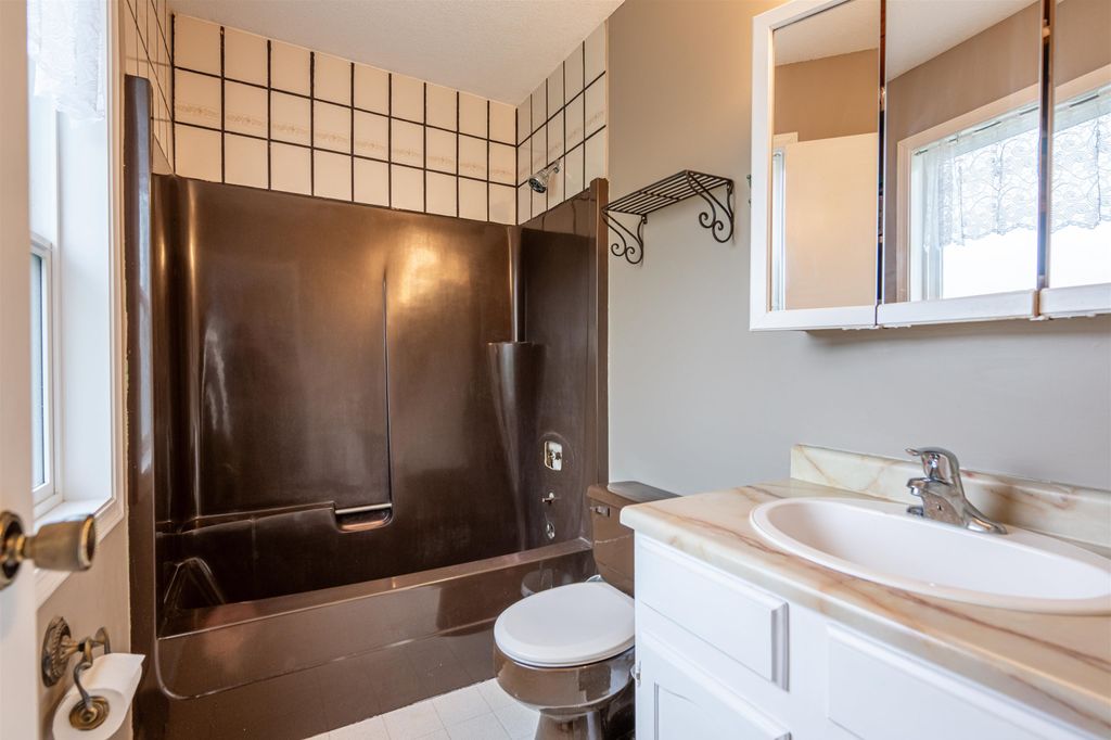 listing image 1107458181835231808