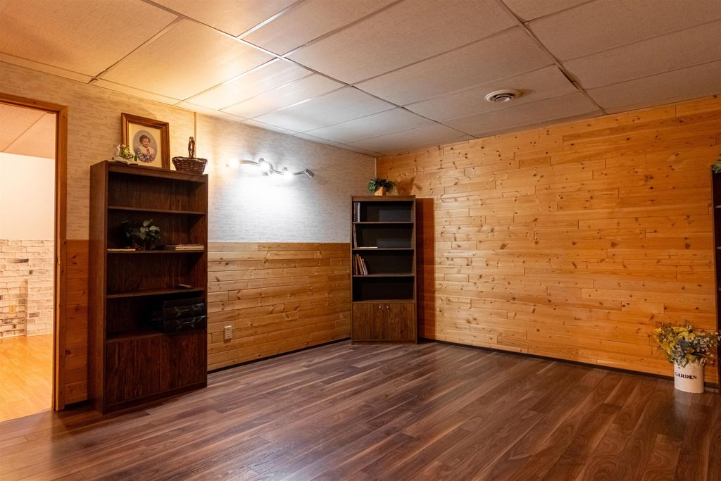 listing image 1103521858807271185