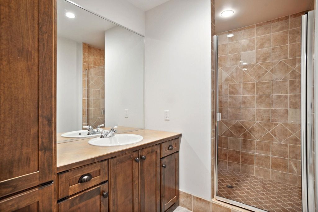 listing image 1102847302747537507