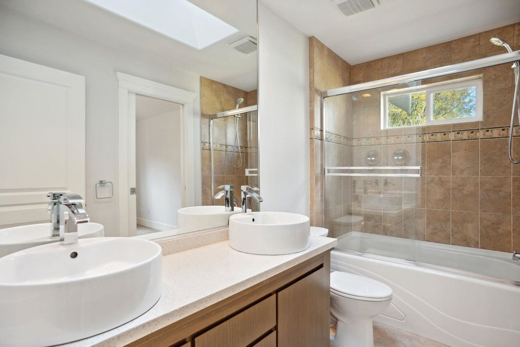 listing image 1109874776701162555