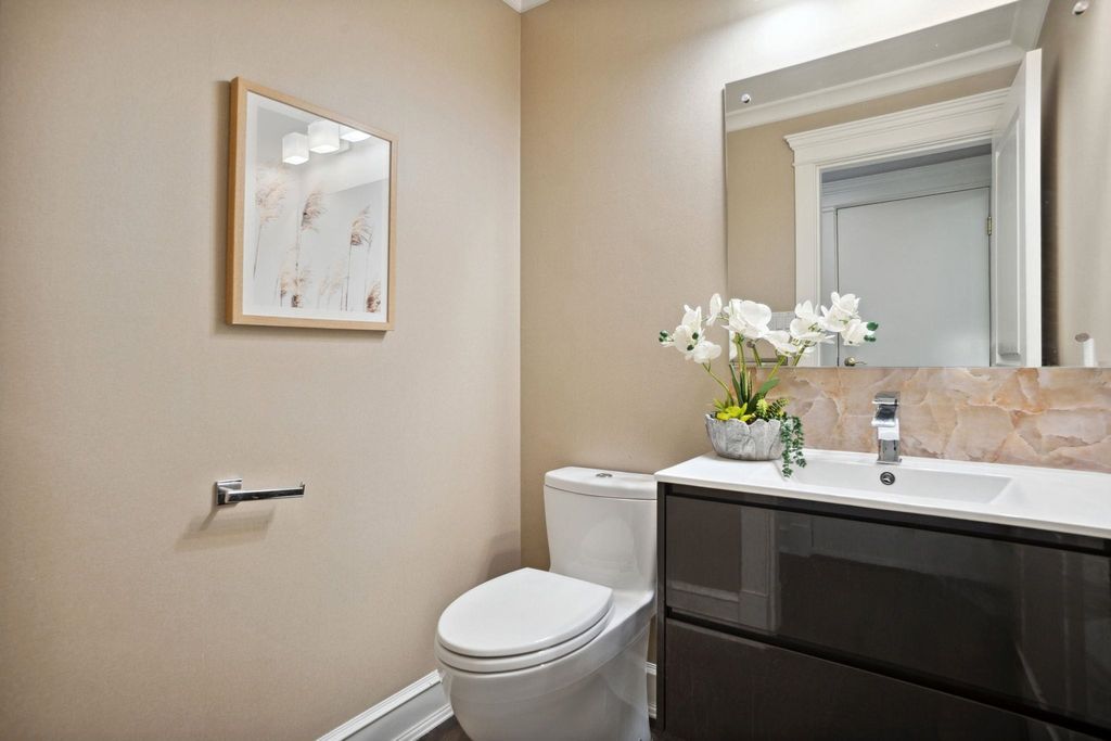 listing image 1108944836257052481