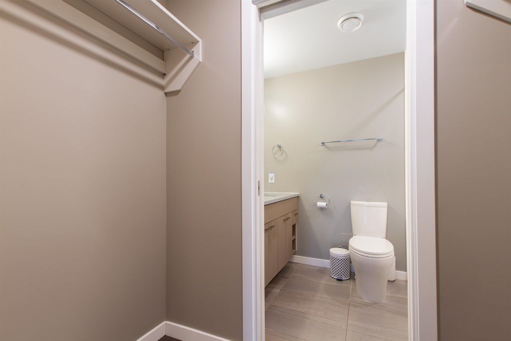 listing image 1106671226606024576