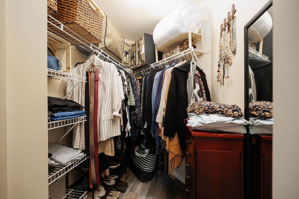 listing image 1109974171846045272