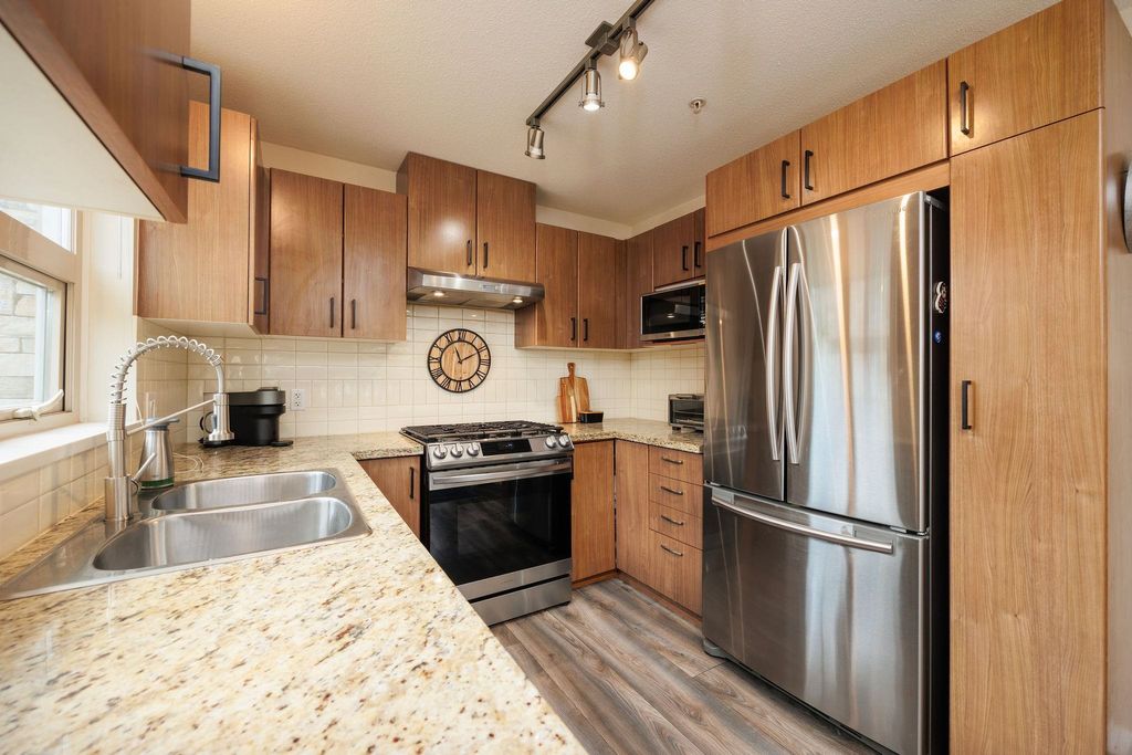 listing image 1108661662852575808