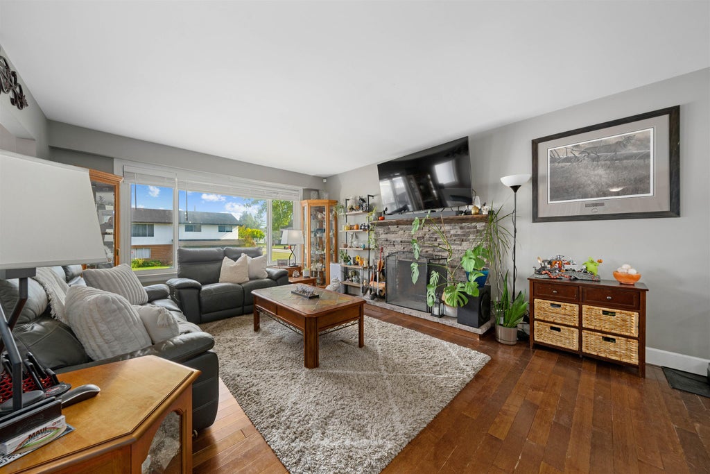 Photo of 12347 Greenwell Street, Maple Ridge, BC V2X 7J1 (MLS # R3173445)