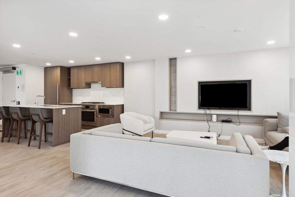 listing image 1105683088927310592