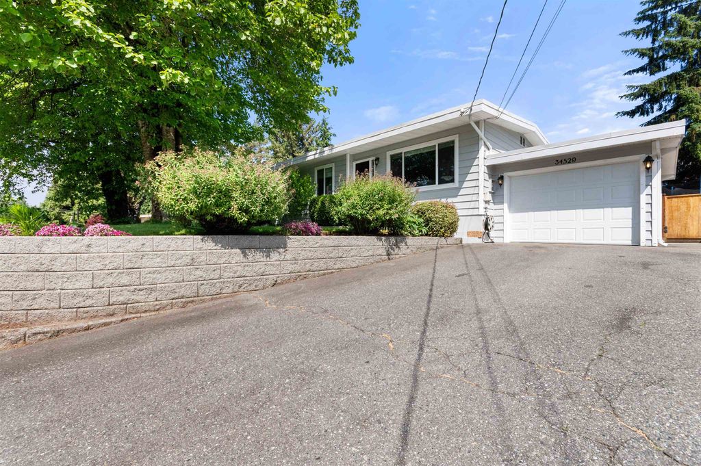 Photo of 34529 Ascott Avenue, Abbotsford, BC V2S 4V6 (MLS # R3125926)