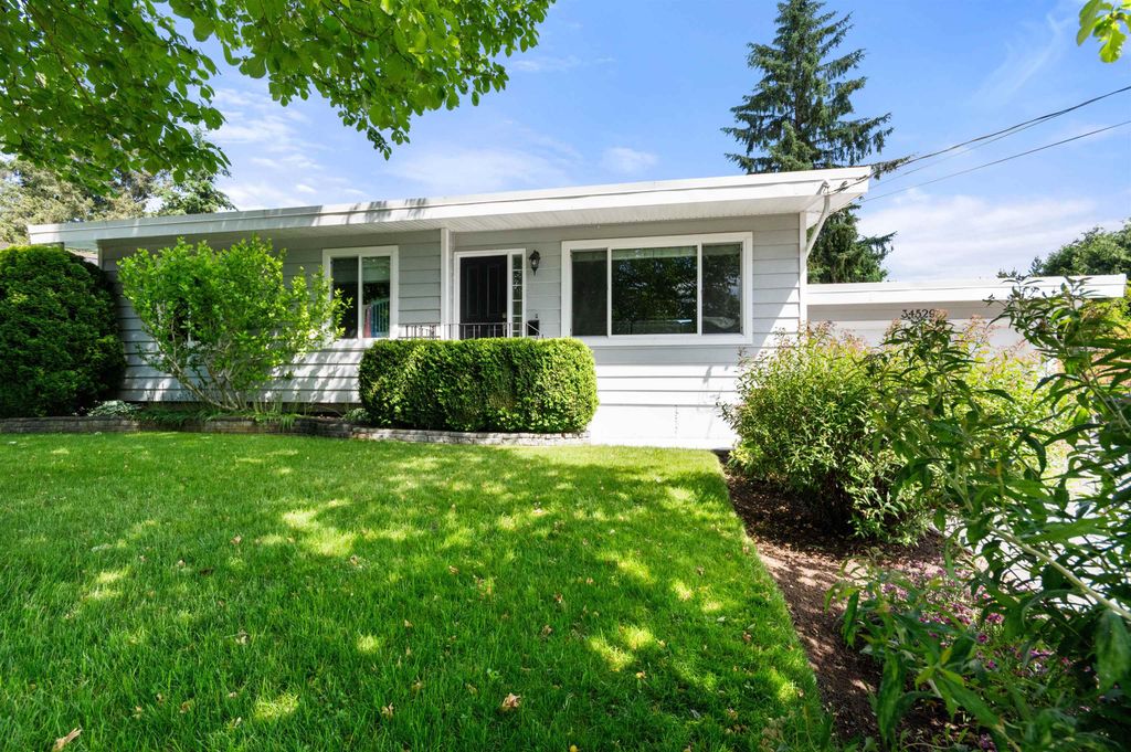 Photo of 34529 Ascott Avenue, Abbotsford, BC V2S 4V6 (MLS # R3125926)