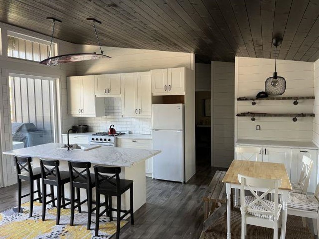 listing image 1103584846637448702