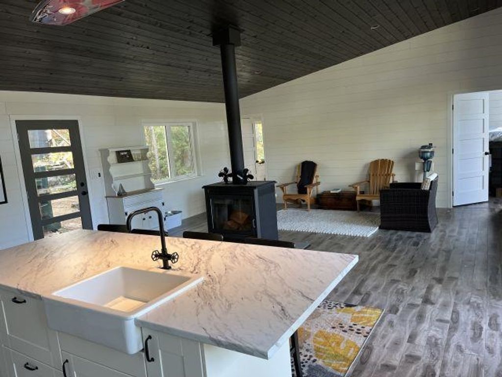 listing image 1108398599347023575