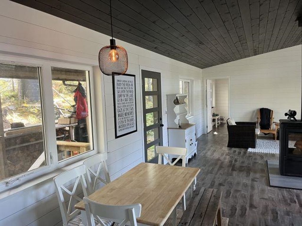 listing image 1101930034773918493