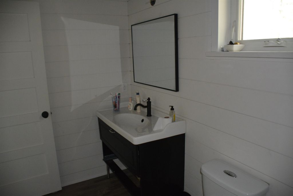 listing image 1100288044765829560