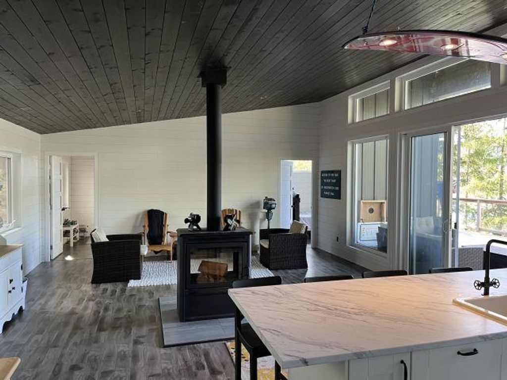 listing image 1104869447847704134