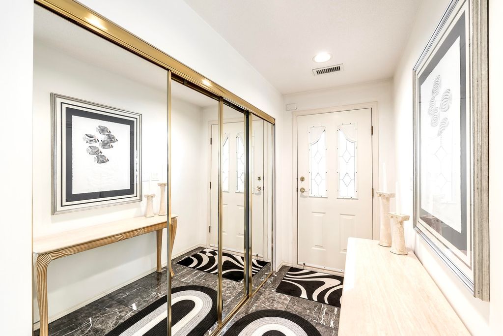 listing image 1104687660809348891