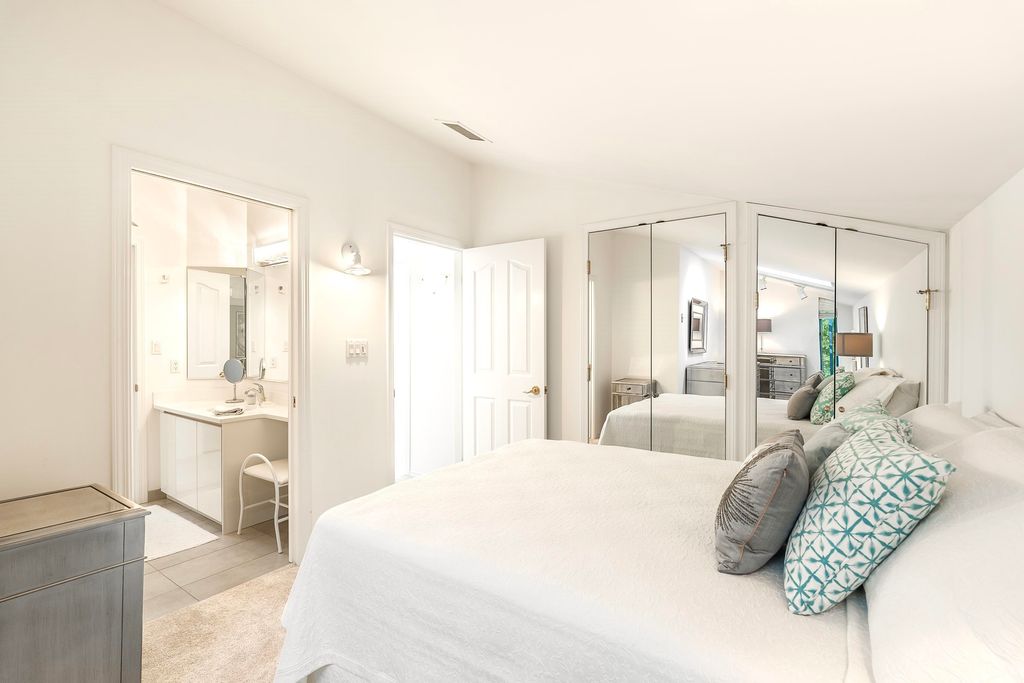 listing image 1104948261386087871
