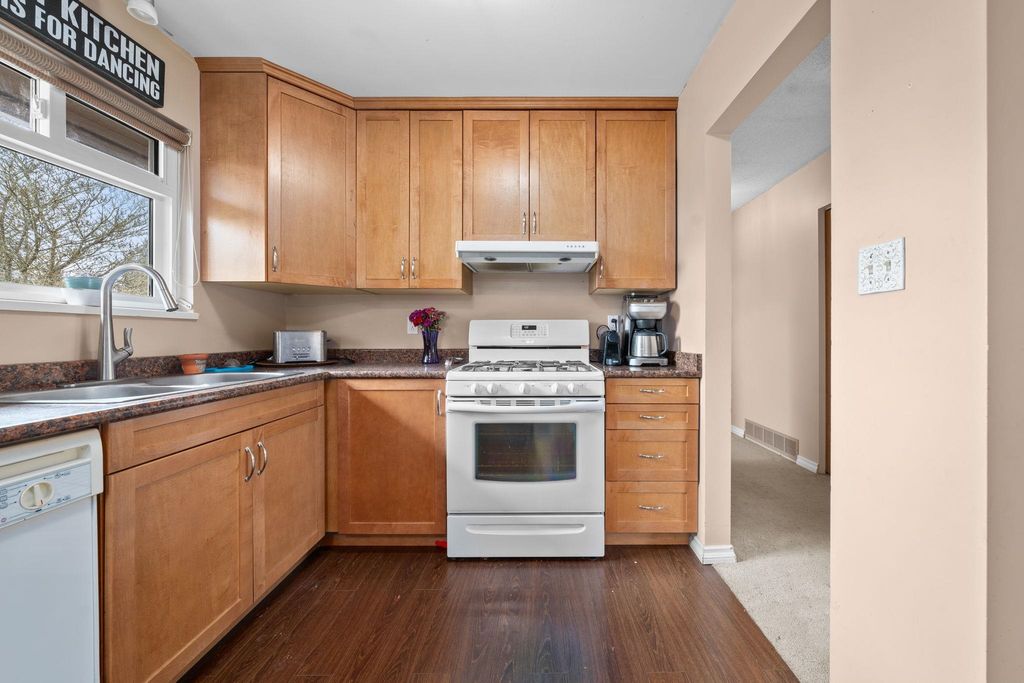 listing image 1101470793345199662