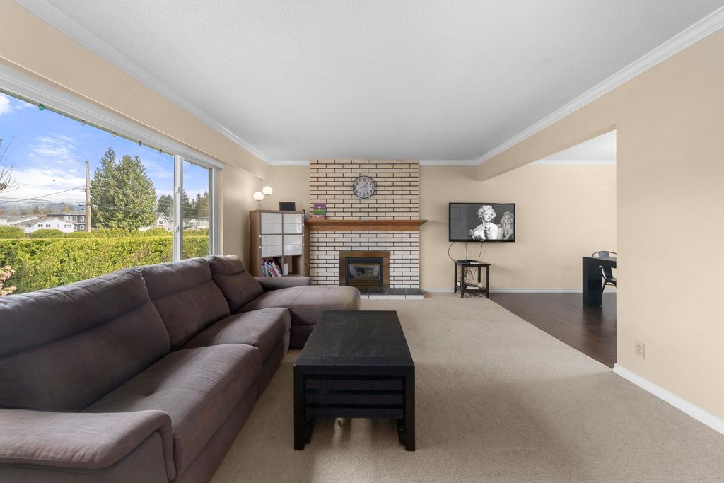 listing image 1109668917132482521