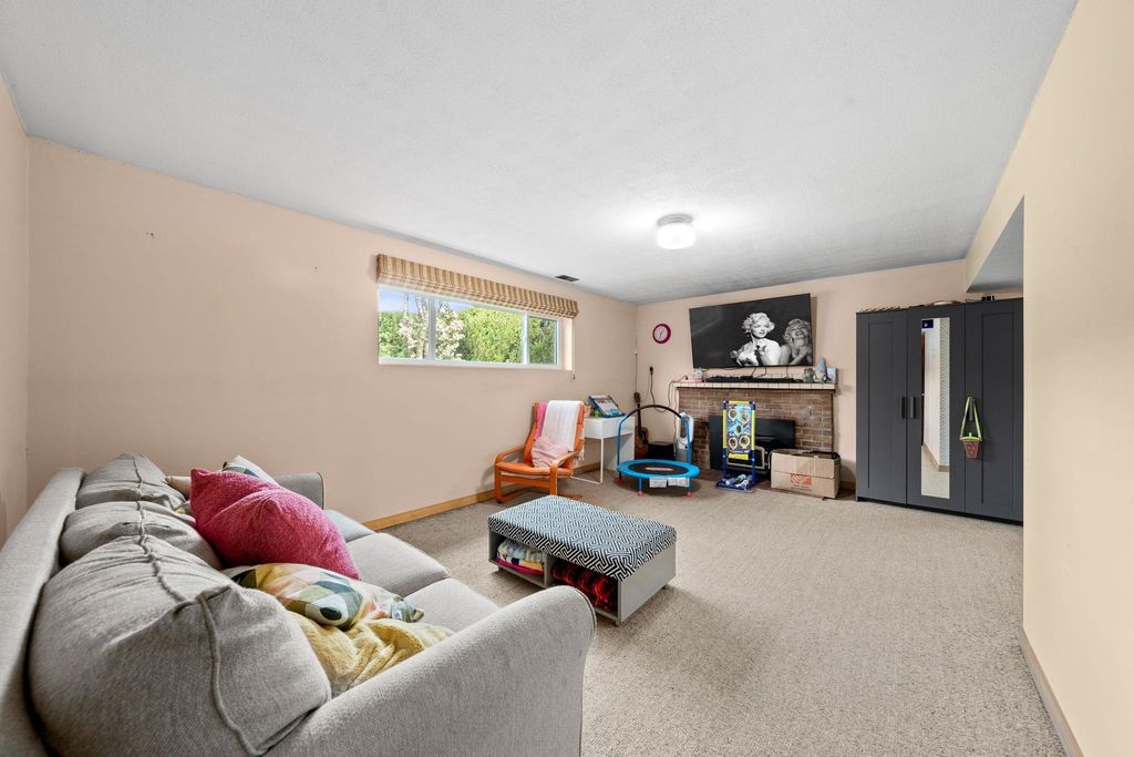 listing image 1106355400739203555