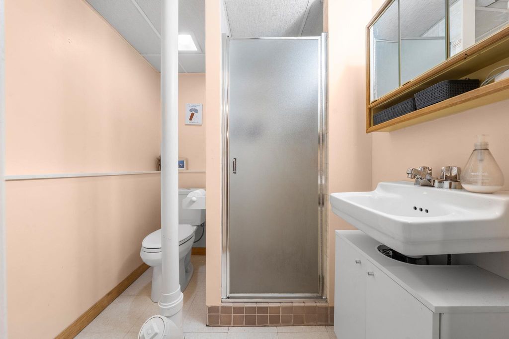 listing image 1106285646592094524