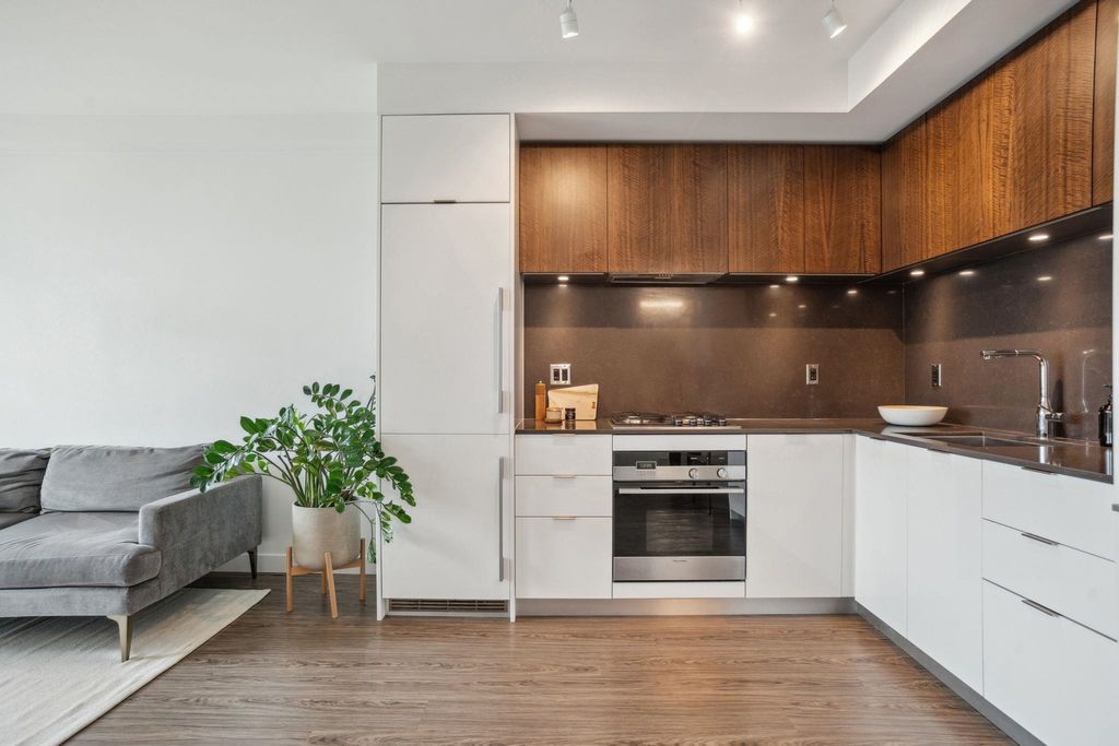 listing image 1102694716810127245