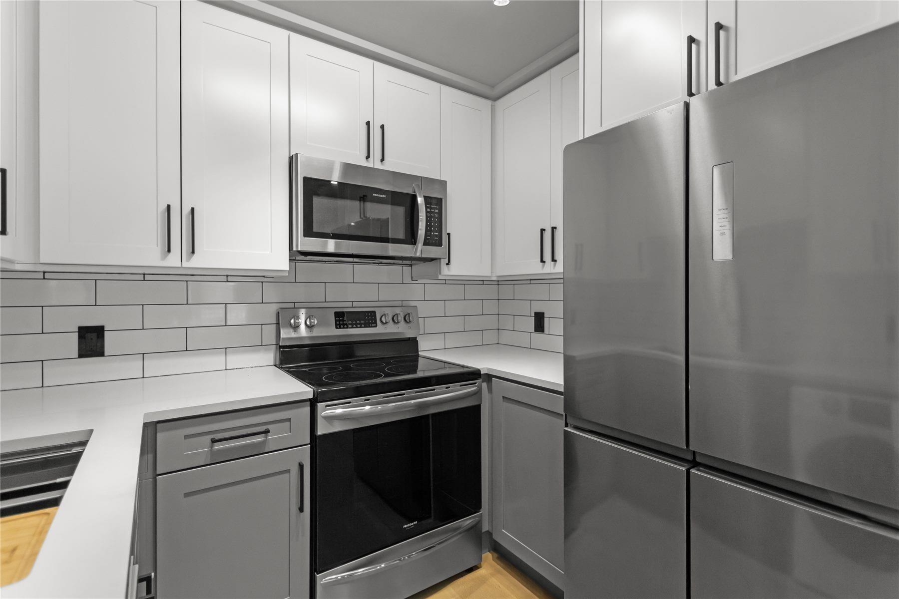 1948 Coquitlam Avenue 201