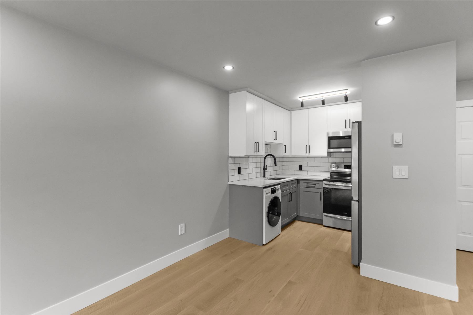 1948 Coquitlam Avenue 201