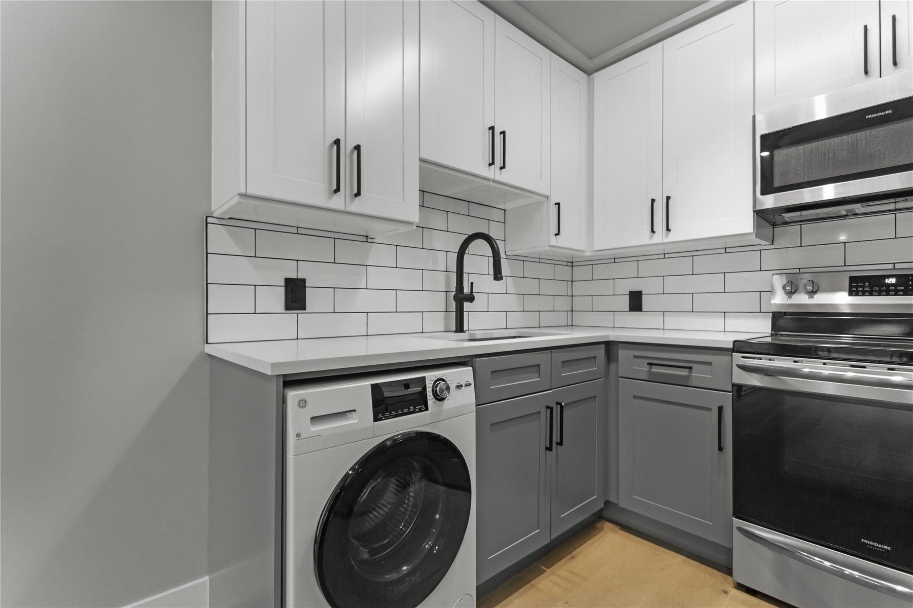 1948 Coquitlam Avenue 201