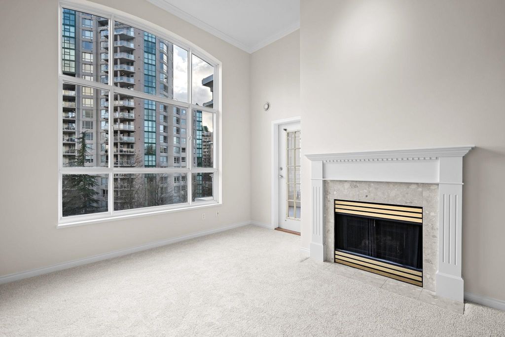 listing image 1104225548400794880