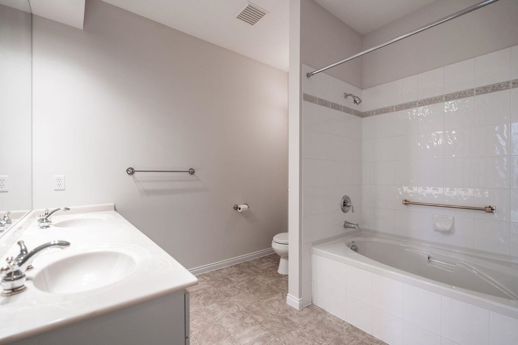 listing image 1101391460806960717