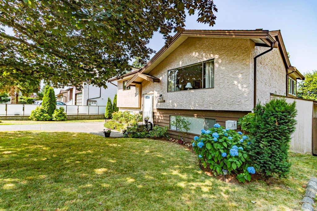 Photo of 11809 230 Street, Maple Ridge, BC V2X 6R3 (MLS # R3145564)