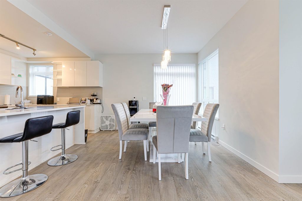 listing image 1104701863302269067