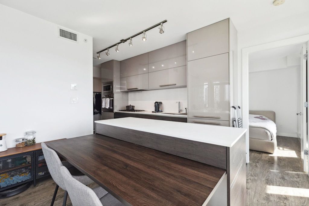 listing image 1102075782323538864