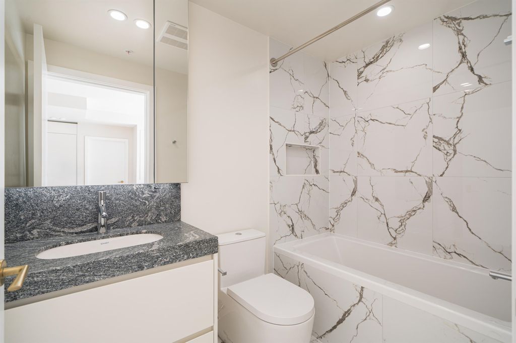listing image 1100462858460950144